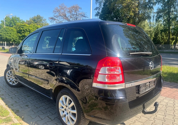 Opel Zafira cena 21900 przebieg: 227000, rok produkcji 2010 z Łuków małe 631